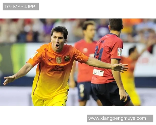 足球明星壁纸与时尚服装的完美结合让你尽享球场魅力与潮流风尚